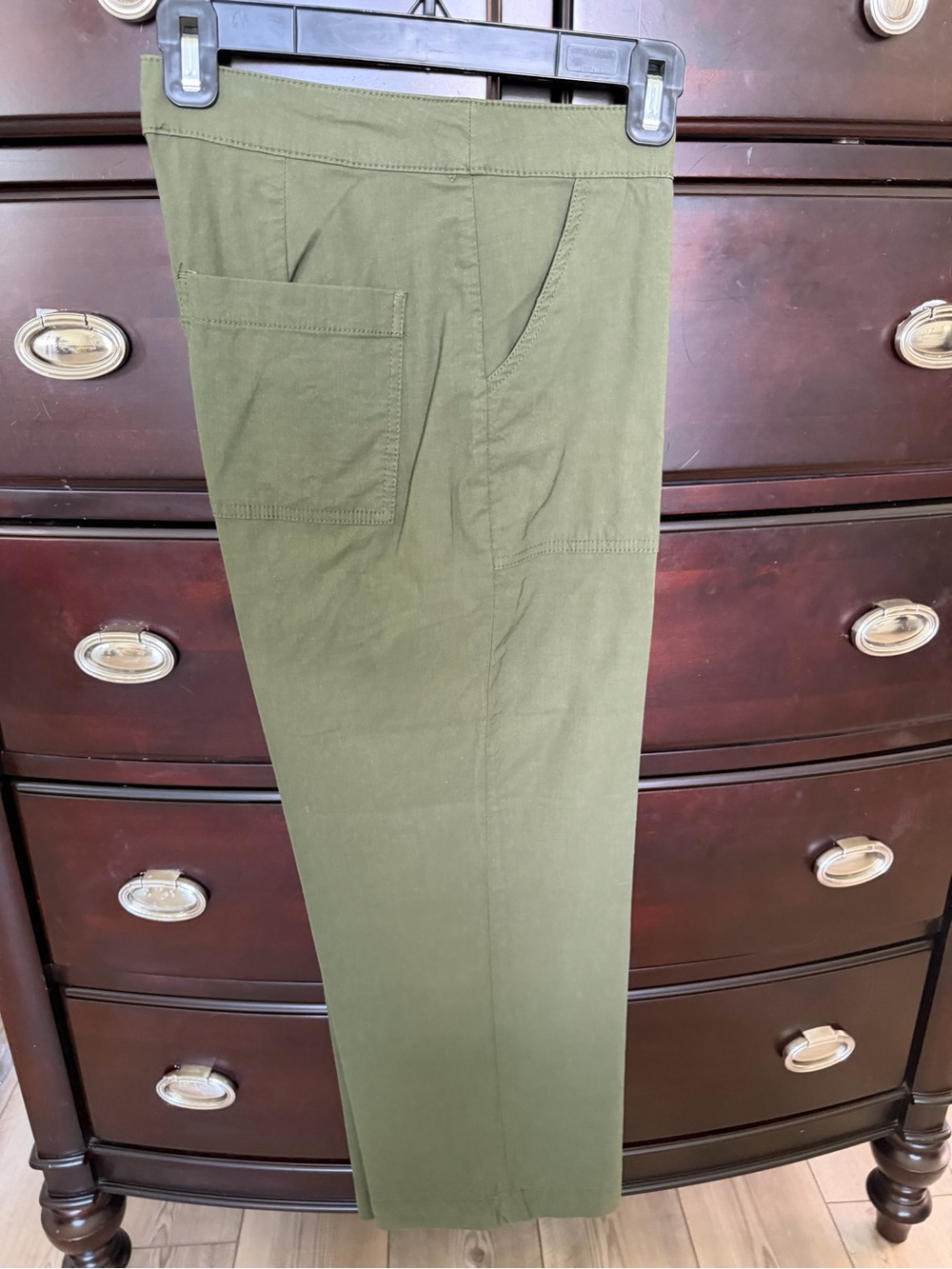 Nicole Miller Women's Olive Cargo Pants Size 2